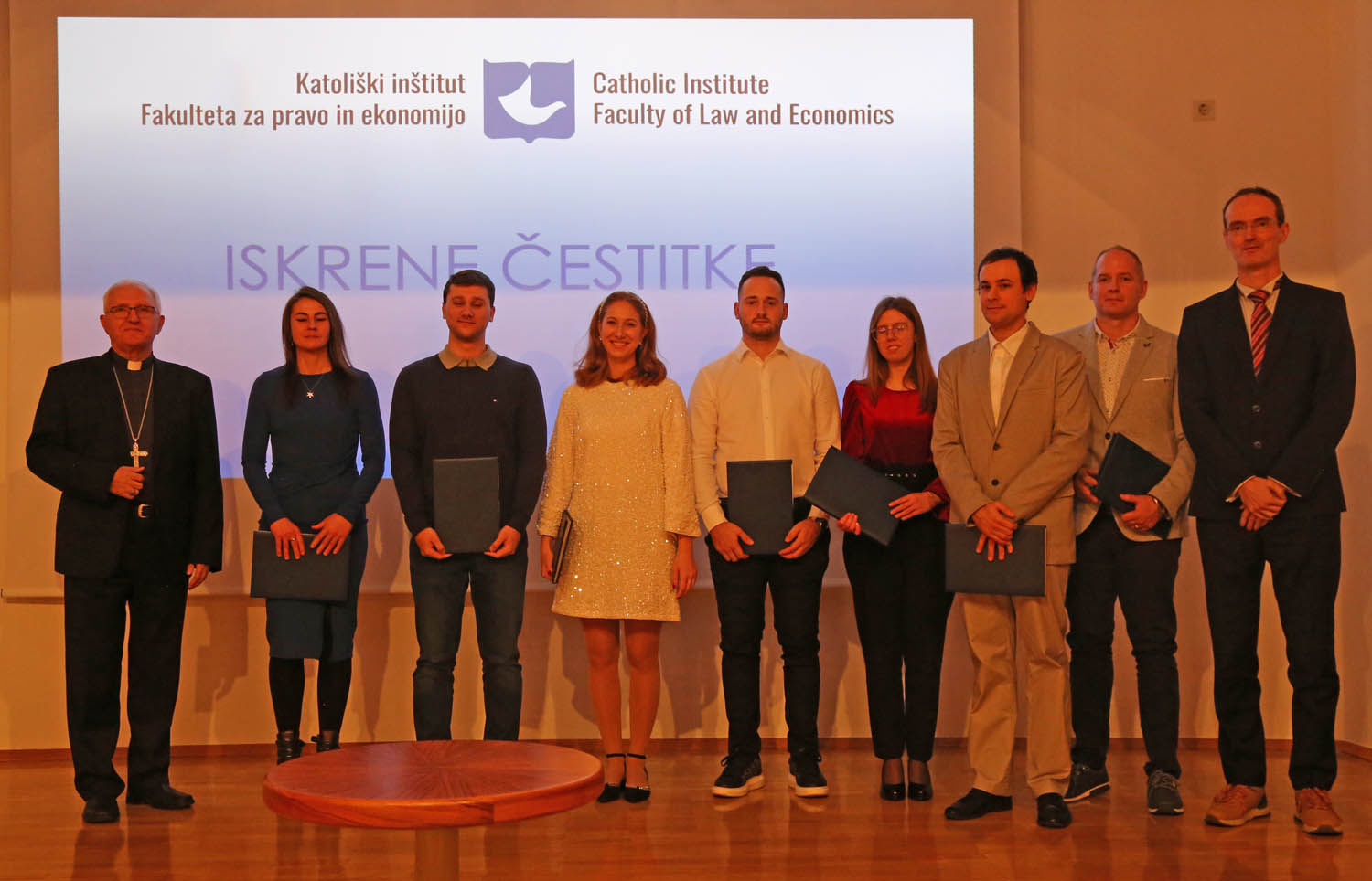 Katoliški inštitut, Fakulteta za pravo in ekonomijo, skupinska foto 1, 19. 12. 2024_copy_1.jpg